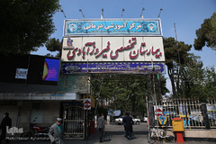 توزیع غذای حضرتی آستان مقدس حضرت عبدالظیم حسنی(ع) میان بیماران کرونایی بستری در بیمارستان فیروزآبادی شهر ری