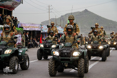 رژه نیروهای مسلح در روز ارتش ـ مشهد 