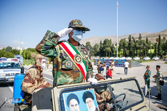 «رژه خدمت» نیروهای ارتش در شیراز