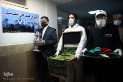 اهدای غذای حضرتی امام رضا(ع) به بیماران کرونایی و کادر درمانی بیمارستان خانواده نزاجا