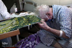 اهدای غذای حضرتی امام رضا(ع) به بیماران کرونایی و کادر درمانی بیمارستان خانواده نزاجا