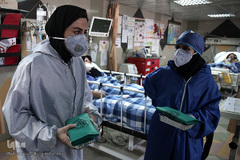 اهدای غذای حضرتی امام رضا(ع) به بیماران کرونایی و کادر درمانی بیمارستان خانواده نزاجا