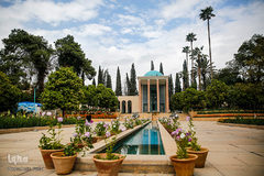 سعدیا مرد نکونام نمیرد هرگز