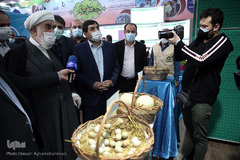 بازدید حجت الاسلام «محمدی گلپایگانی» از نمایشگاه دستاوردهای اجتماعی رزمایش همدلی برکت ستاد اجرایی فرمان امام(ره)