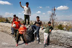 بازی‌های کودکانه در کوچه پس کوچه‌های کرونایی تبریز