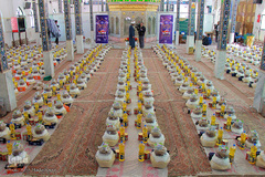 توزیع بسته‌های غذایی بین نیازمندان از محل نیات وقف