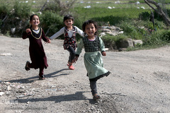 توزیع بسته های غذایی هم نمک میان اتباع خارجی نیازمند در روستای «سلمان آباد» کهریزک