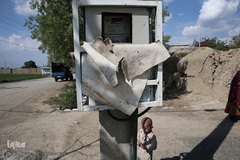 توزیع بسته های غذایی هم نمک میان اتباع خارجی نیازمند در روستای «سلمان آباد» کهریزک