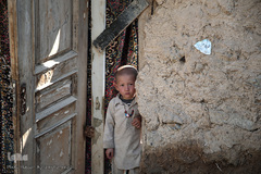 توزیع بسته های غذایی هم نمک میان اتباع خارجی نیازمند در روستای «سلمان آباد» کهریزک