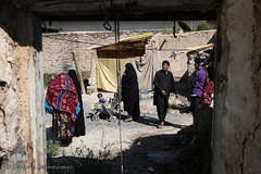 توزیع بسته های غذایی هم نمک میان اتباع خارجی نیازمند در روستای «سلمان آباد» کهریزک