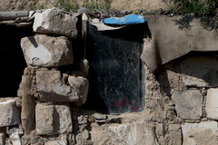 توزیع بسته های غذایی هم نمک میان اتباع خارجی نیازمند در روستای «سلمان آباد» کهریزک