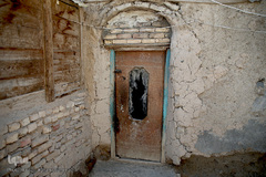 توزیع بسته های غذایی هم نمک میان اتباع خارجی نیازمند در روستای «سلمان آباد» کهریزک