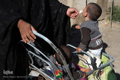 توزیع بسته های غذایی هم نمک میان اتباع خارجی نیازمند در روستای «سلمان آباد» کهریزک