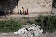 توزیع بسته های غذایی هم نمک میان اتباع خارجی نیازمند در روستای «سلمان آباد» کهریزک