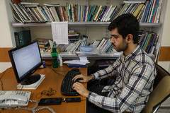 در این روزها خبرنگاران در نشست‌ها و کنفرانس‌های خبری خیلی کمتر حاضر می‌شوند و بیشتر در محل کارشان حضور دارند.