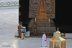 اقامه نماز در کنار کعبه با حفظ فاصله اجتماعی