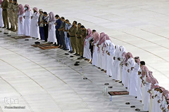 اقامه نماز در کنار کعبه با حفظ فاصله اجتماعی