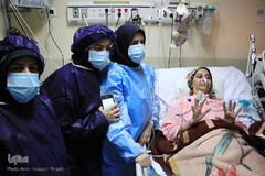 دیدار فرزندان پرستار مدافع سلامت یزد پس از ۴۰ روز با مادر