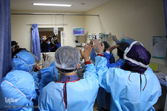 دیدار فرزندان پرستار مدافع سلامت یزد پس از ۴۰ روز با مادر