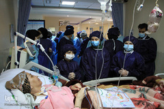 دیدار فرزندان پرستار مدافع سلامت یزد پس از ۴۰ روز با مادر