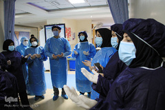 دیدار فرزندان پرستار مدافع سلامت یزد پس از ۴۰ روز با مادر