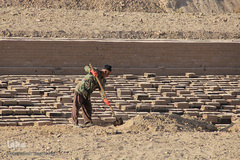 اینجا آجرها نان می‌شوند