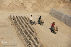 اینجا آجرها نان می‌شوند