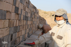 اینجا آجرها نان می‌شوند