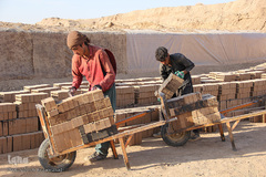 اینجا آجرها نان می‌شوند