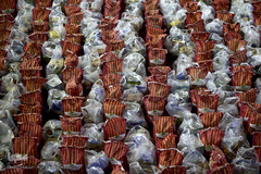 اعزام بسته های حمایتی خیریه آبشار عاطفه ها به مناطق محروم ۱۴استان کشور