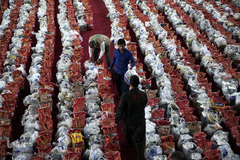 اعزام بسته های حمایتی خیریه آبشار عاطفه ها به مناطق محروم ۱۴استان کشور