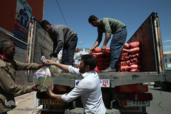 اعزام بسته های حمایتی خیریه آبشار عاطفه ها به مناطق محروم ۱۴استان کشور