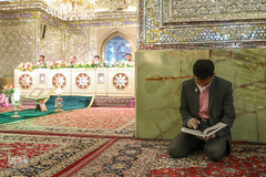 جزء خوانی قرآن کریم در حرم مطهر شاهچراغ (ع)