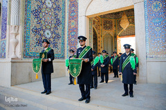 تعویض پرچم حرم مطهر شاهچراغ(ع)
