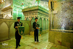 تعویض پرچم حرم مطهر شاهچراغ(ع)