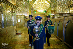 تعویض پرچم حرم مطهر شاهچراغ(ع)