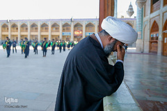 تعویض پرچم حرم مطهر شاهچراغ(ع)
