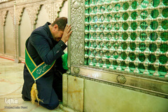 تعویض پرچم حرم مطهر شاهچراغ(ع)