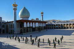 تعویض پرچم حرم مطهر شاهچراغ(ع)