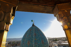 تعویض پرچم حرم مطهر شاهچراغ(ع)
