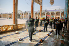 آیین گلاب شویی و تعویض گل ضریح مبارک حرم حضرت شاهچراغ (ع)