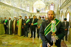 آیین گلاب شویی و تعویض گل ضریح مبارک حرم حضرت شاهچراغ (ع)