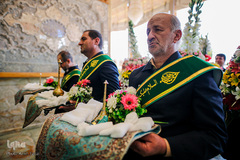 آیین گلاب شویی و تعویض گل ضریح مبارک حرم حضرت شاهچراغ (ع)