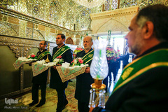 آیین گلاب شویی و تعویض گل ضریح مبارک حرم حضرت شاهچراغ (ع)