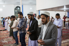 مراسم ختم قرآن در نماز تراویح نمازگزاران اهل تسنن مشهد