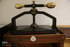 کارگاه هنری صحافی قرآن کریم حرم حضرت معصومه(س)