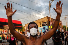 اعتراضات ضد نژادپرستی در پی قتل جرج فلوید، مرد سیاهپوست آمریکایی در شهرهای مختلف آمریکا