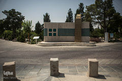 جایگاه جلوس امام خمینی (ره) در سخنرانی 12 بهمن سال 1357 در بهشت زهرا 