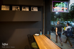 کافه در خیابان انقلاب