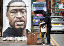 اعتراضات مردم شهر منچستر کشور بریتانیا در محکومیت قتل«جورج فلوید» شهروند سیاهپوست این کشور توسط پلیس نژادپرست  آمریکا